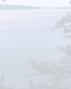 un fleuve qui rétrécit à très faible contraste