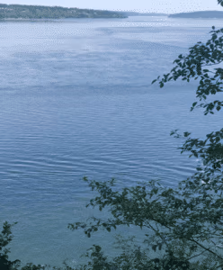 un fleuve qui rétrécit