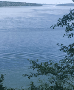 un fleuve qui rétrécit