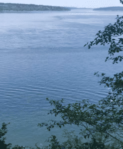 un fleuve qui rétrécit